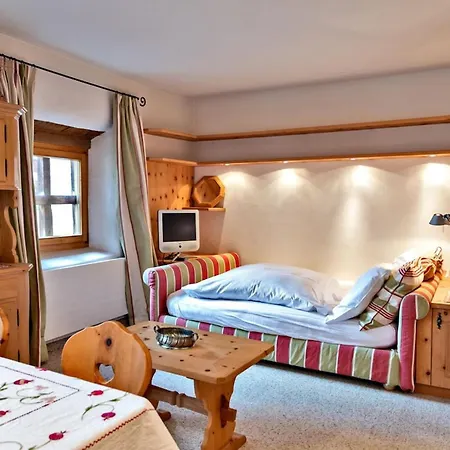 Chesa Grischuna 2pax- Apartamento Madulain